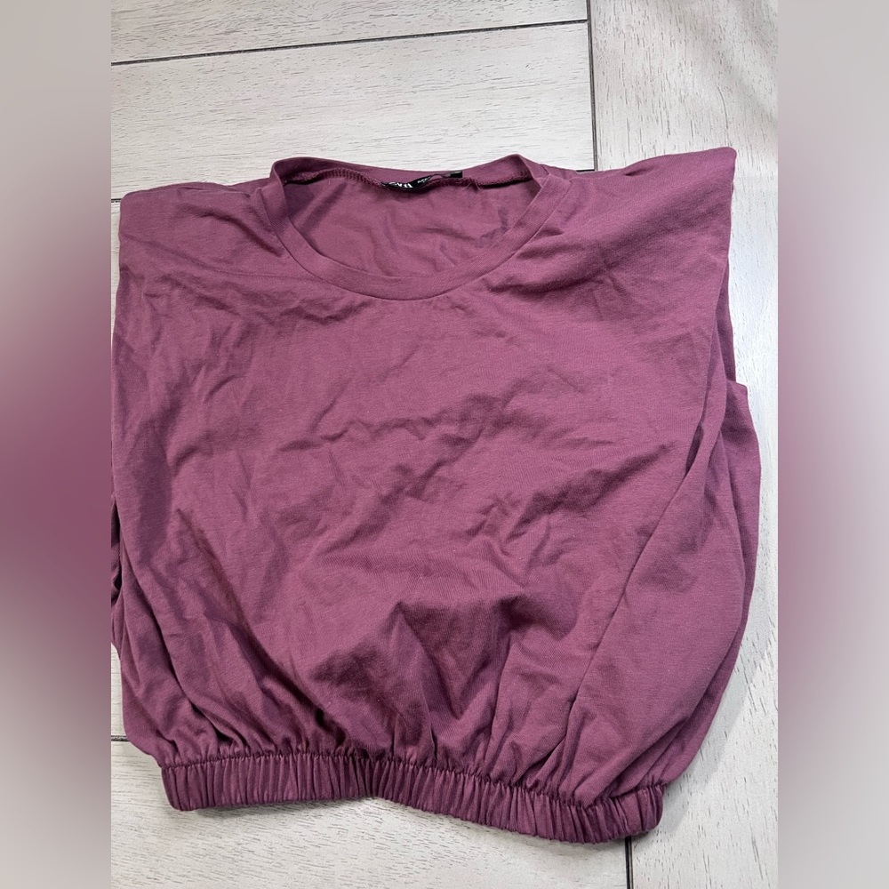 Zara shoulder pad cropped tee